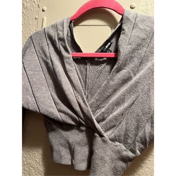 Fashion Nova Grey Long Sleeve Crop Top Woman’s Size XS - Picture 3 of 9